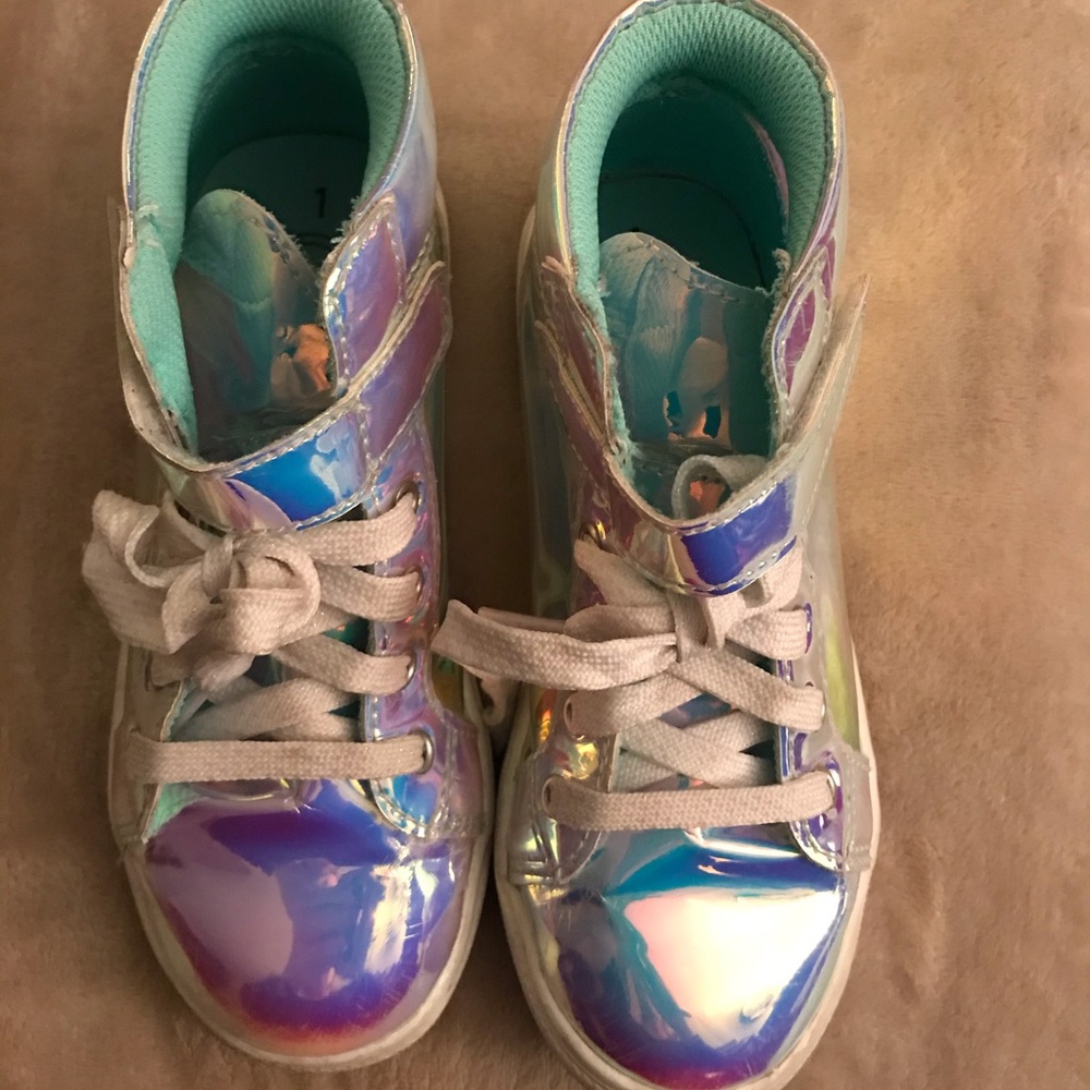 Girls size 1 iridescent sneaker